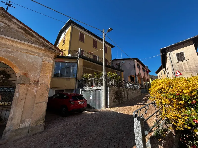 Casa Indipendente in vendita a Cuasso al Monte - foto 1