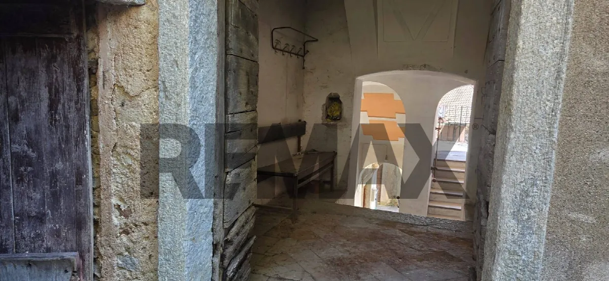 Rustico/Casale in vendita a Cuasso al Monte - foto 2