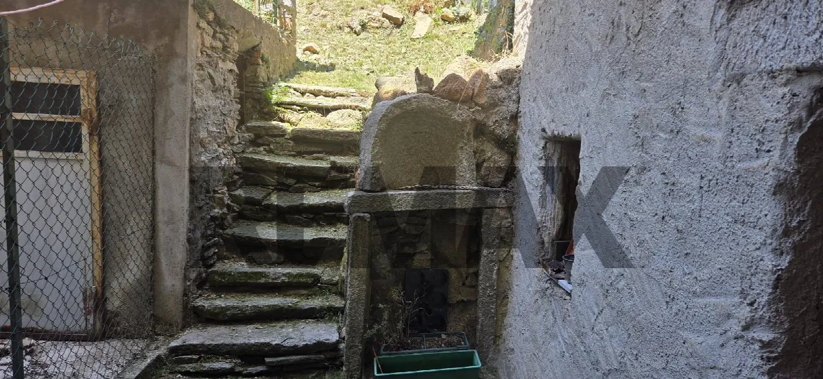 Rustico/Casale in vendita a Cuasso al Monte - foto 4