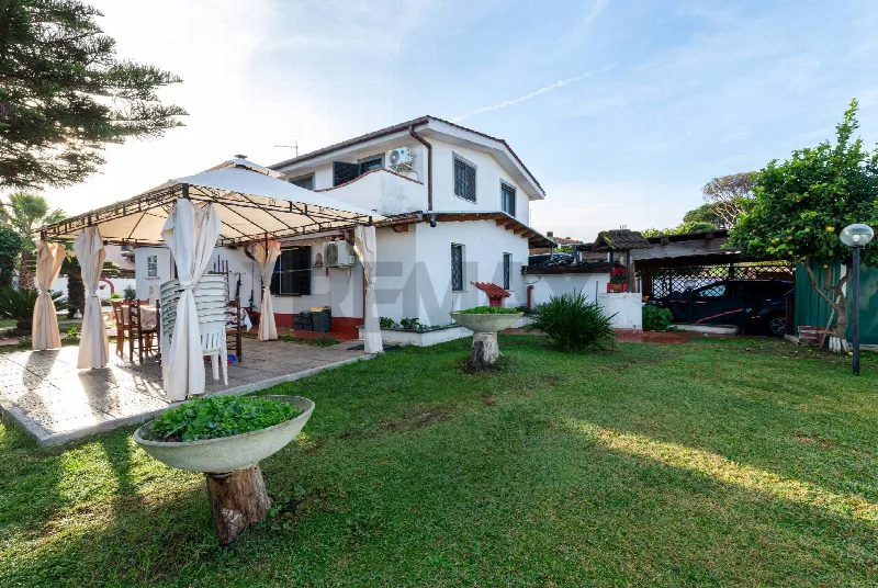 Villa in vendita a Roma, Axa, Casal Palocco, Infernetto - foto 1