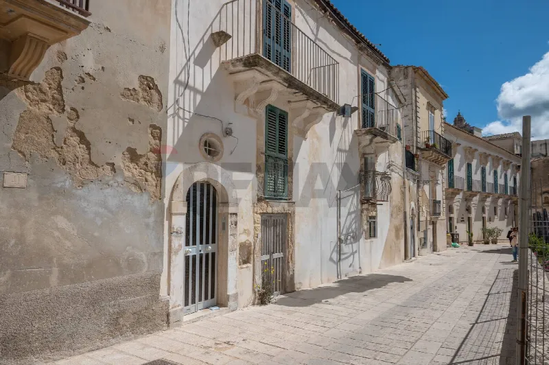 Casa Indipendente in vendita a Ragusa, Ibla, Centro, San Luigi, Archimede - foto 1