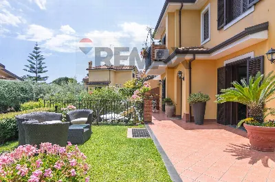 Villa in vendita a Trecastagni - foto 1