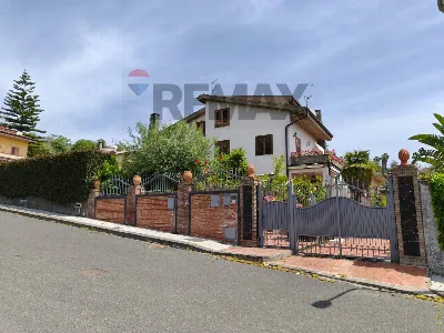 Villa in vendita a Sant'Agata li Battiati - foto 2