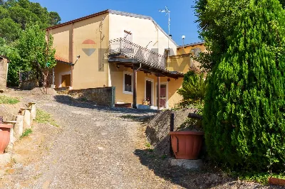 Casa Indipendente in vendita a Piazza Arme... - foto 1