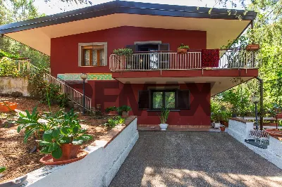 Casa Indipendente in vendita a Nicolosi - foto 1