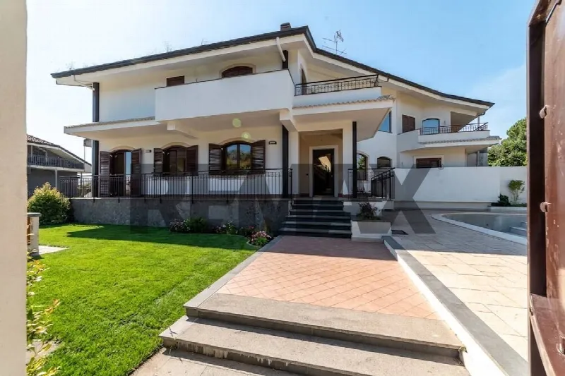 Villa in vendita ad Aci Sant'Antonio - foto 1