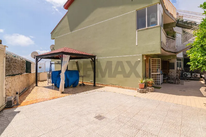 Casa Indipendente in vendita ad Aci Castello - foto 1