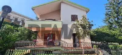 Casa Indipendente in vendita a Giarre - foto 1