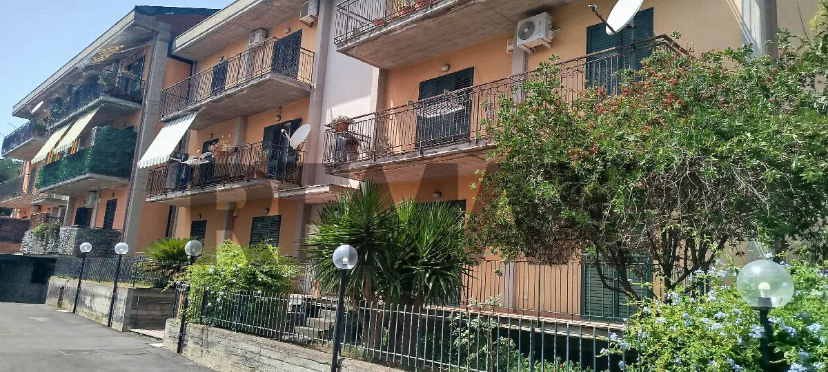 Palazzo/Stabile in vendita a Belpasso - foto 2