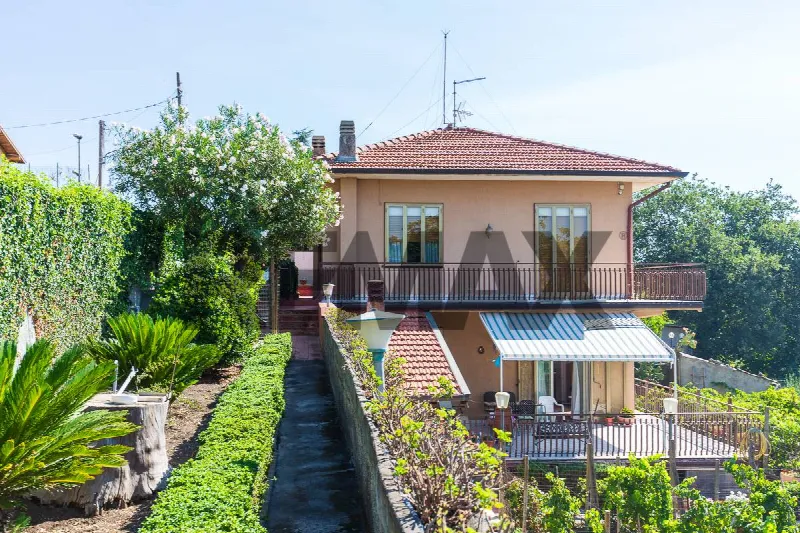 Villa in vendita a Nicolosi - foto 1