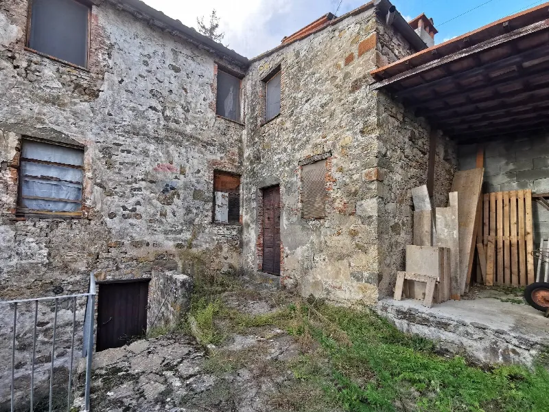 Rustico/Casale in vendita a Lucca, Monte San Quirico, La Maulina, Morianese, Mutigliano, Torre - foto 1