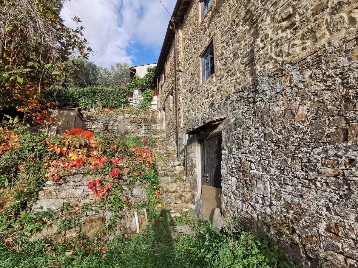 Rustico/Casale in vendita a Lucca, Monte San Quirico, La Maulina, Morianese, Mutigliano, Torre - foto 2