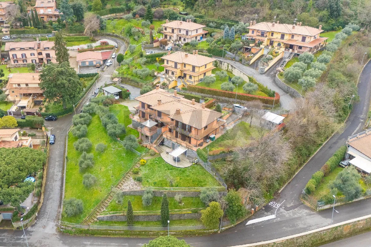 Casa Indipendente in vendita a Monte Porzio Catone - foto 2