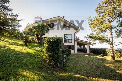 Villa in vendita a Falconara Marittima - foto 1