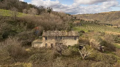 Rustico/Casale in vendita a Rosora - foto 2