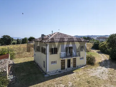Rustico/Casale in vendita a Recanati - foto 1