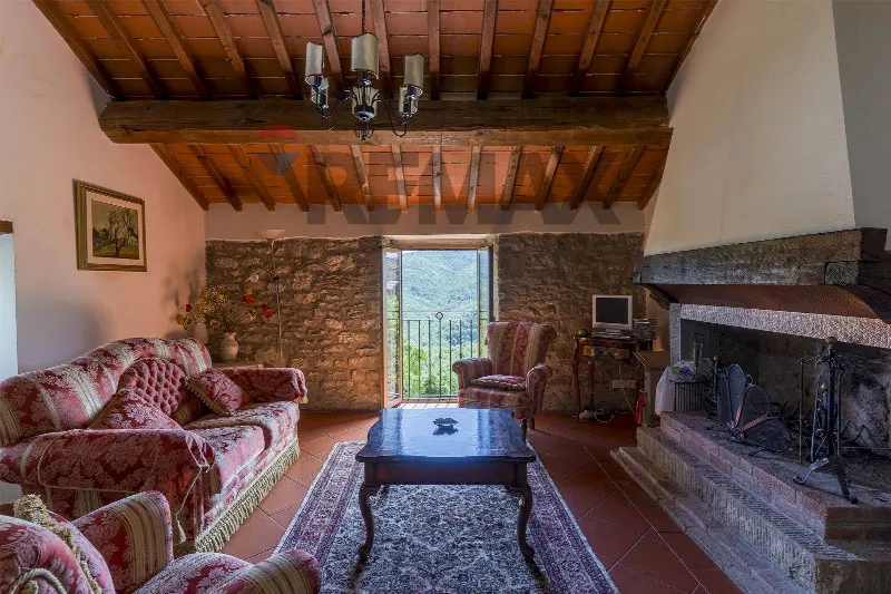 Rustico/Casale in vendita ad Arezzo, Palazzo Del Pero, Santa Maria Alla Rassinata - foto 1
