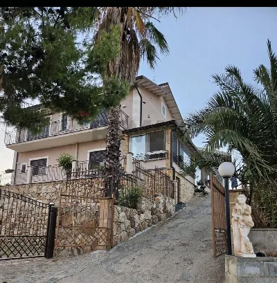 Rustico/Casale in vendita a Gagliano Caste... - foto 1