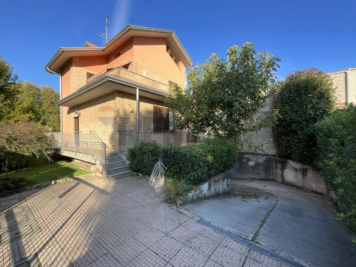 Casa Indipendente in vendita a Cesate - foto 2