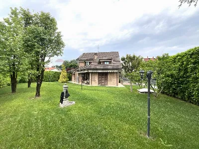 Villa in vendita a Caronno Pertusella - foto 1