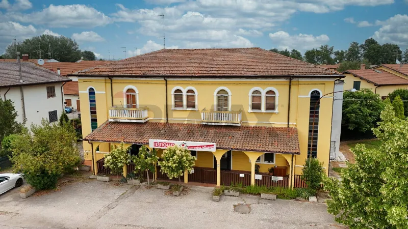 Palazzo/Stabile in vendita a Jolanda di Savoia - foto 1