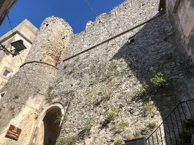 Palazzo/Stabile in vendita a Vico del Garg... - foto 2