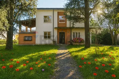 Villa a Rivarolo del Re ed Uniti
