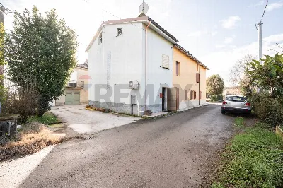 Casa Indipendente a Castelnovo di Sotto