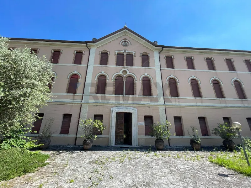 Palazzo/Stabile in vendita a Vittorio Veneto - foto 1