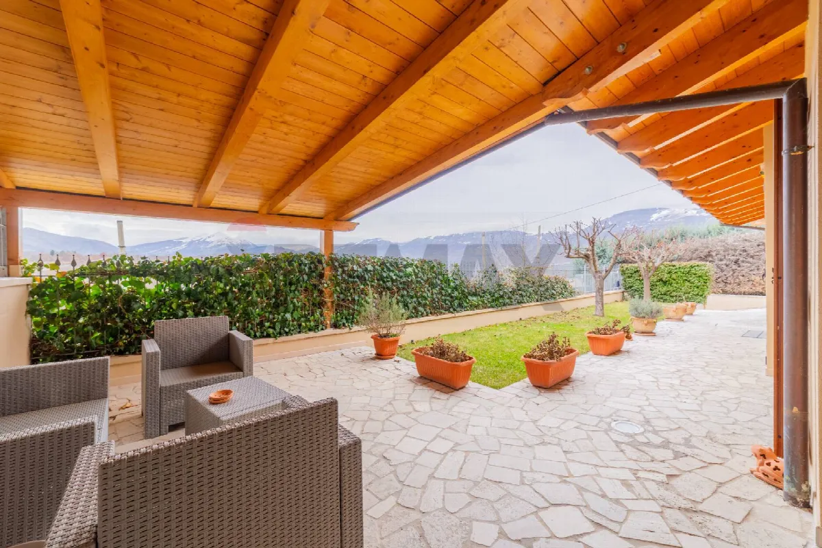Casa Indipendente in vendita a L'Aquila, Coppito, Preturo, Genzano, Sassa - foto 2