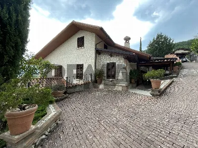 Villa a Scoppito