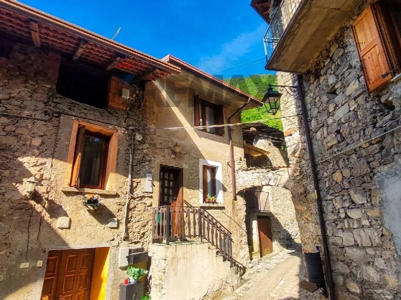 Casa Indipendente in vendita a Losine - foto 1