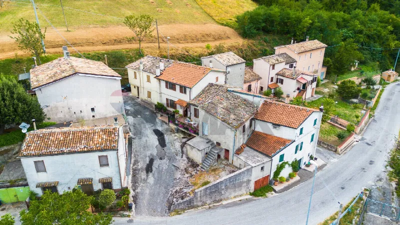 Casa Indipendente in vendita a Fabriano - foto 1