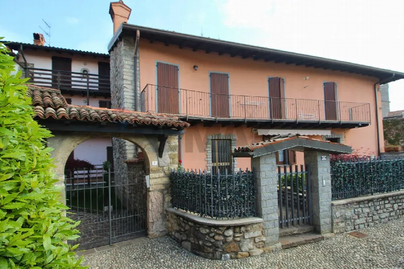 Casa Indipendente in vendita ad Almenno San Salvatore - foto 1