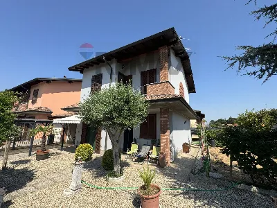 Villa a Dorno