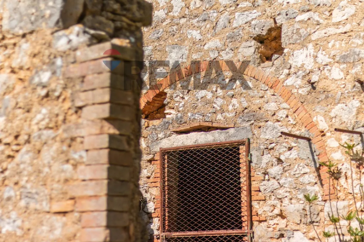 Rustico/Casale in vendita a Semproniano - foto 2