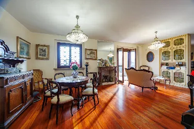 Casa Indipendente in vendita a Venaria Rea... - foto 1