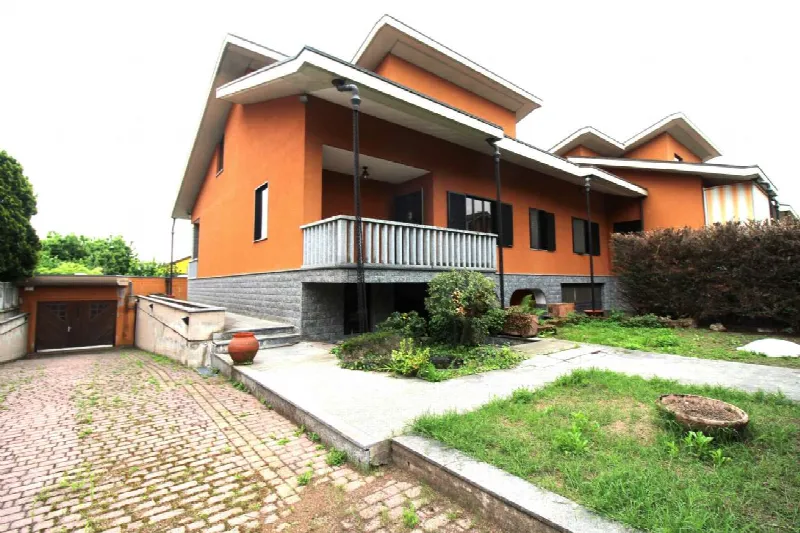 Casa Indipendente in vendita a Ciriè - foto 1