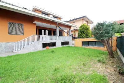 Casa Indipendente in vendita a Ciriè - foto 2