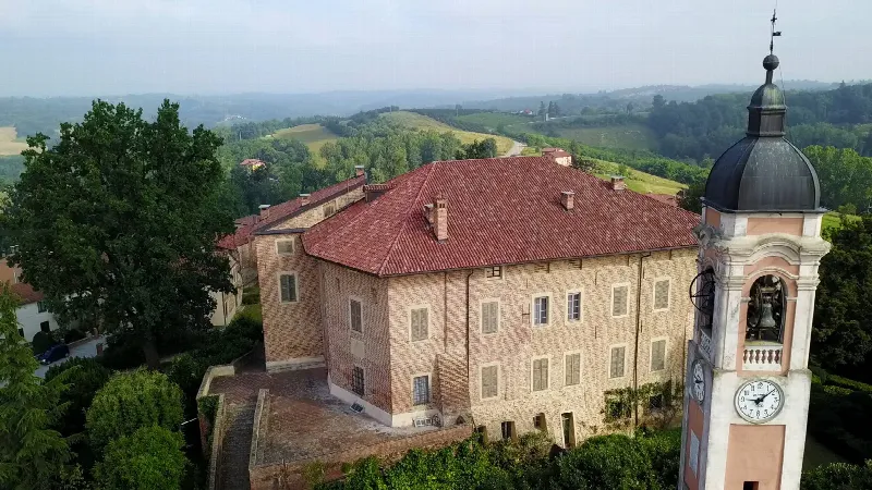 Palazzo/Stabile in vendita a Roatto - foto 1