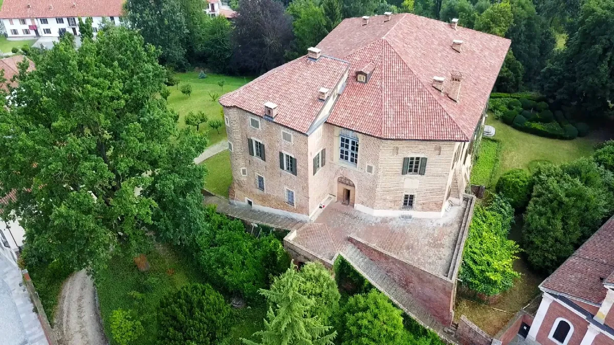 Palazzo/Stabile in vendita a Roatto - foto 2