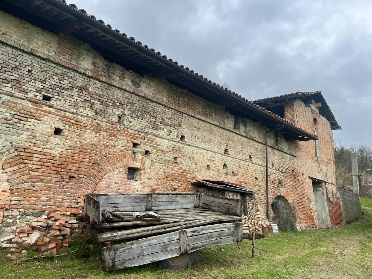 Rustico/Casale in vendita a Robella - foto 2