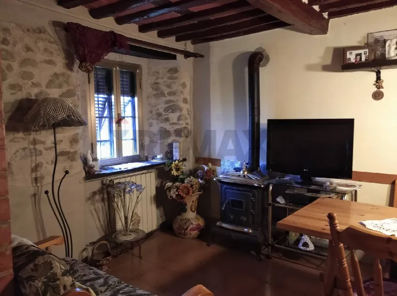 Casa Indipendente in vendita a Villa Basilica - foto 1