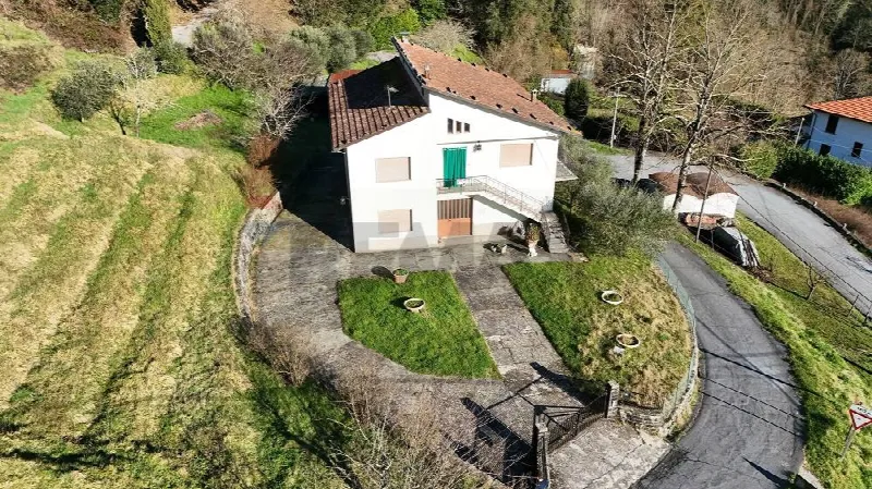Villa in vendita a Bagni di Lucca - foto 1