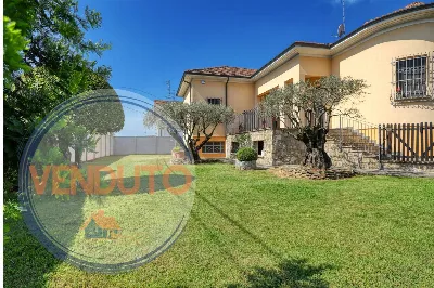 Villa a Cairate