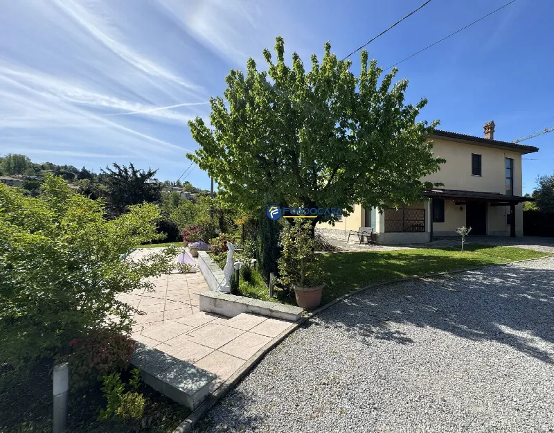 Casa Indipendente in vendita a Calco - foto 1