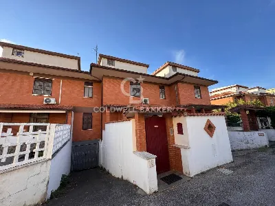 Villa in vendita a Pomezia - foto 1