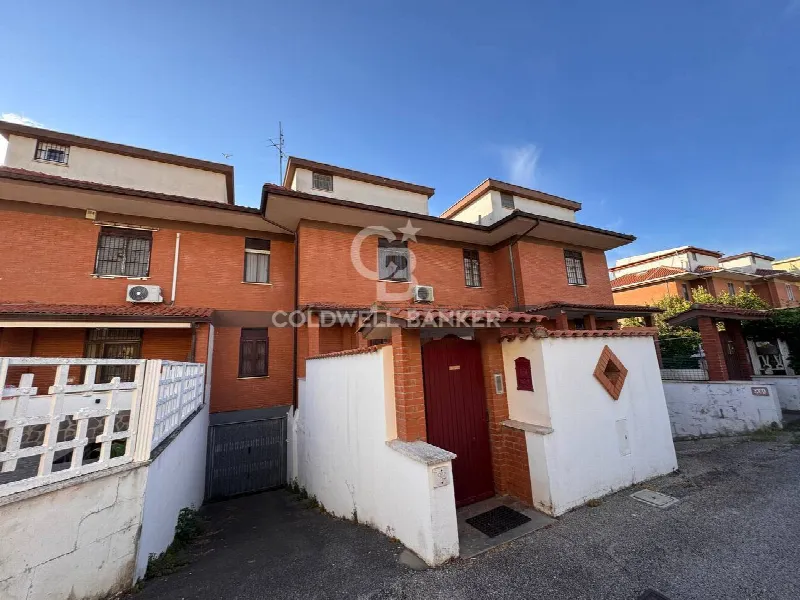 Villa in vendita a Pomezia - foto 1
