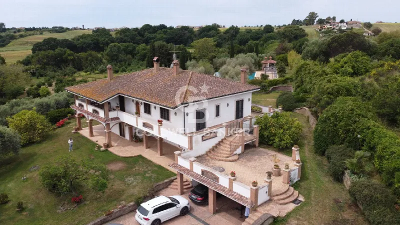 Villa in vendita a Pomezia - foto 1