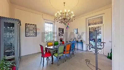 Villa in vendita a Biandronno - foto 1